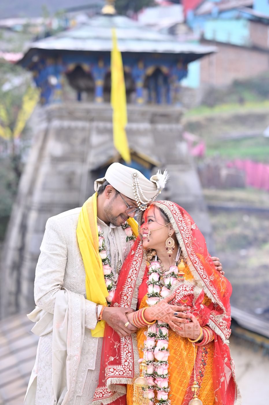 Bride and groom sharing a moment at Triyuginarayan temple