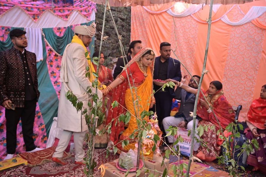 Wedding pheras near Triyuginarayan temple