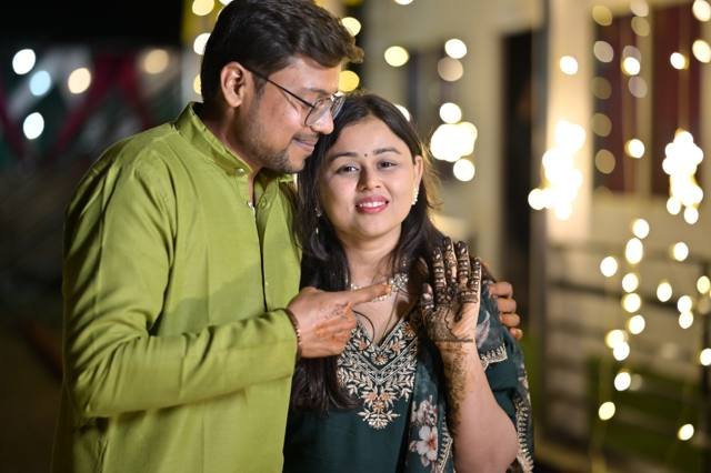 Couple showing mehendi at the resort