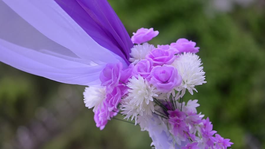 Lilac floral decor (video)